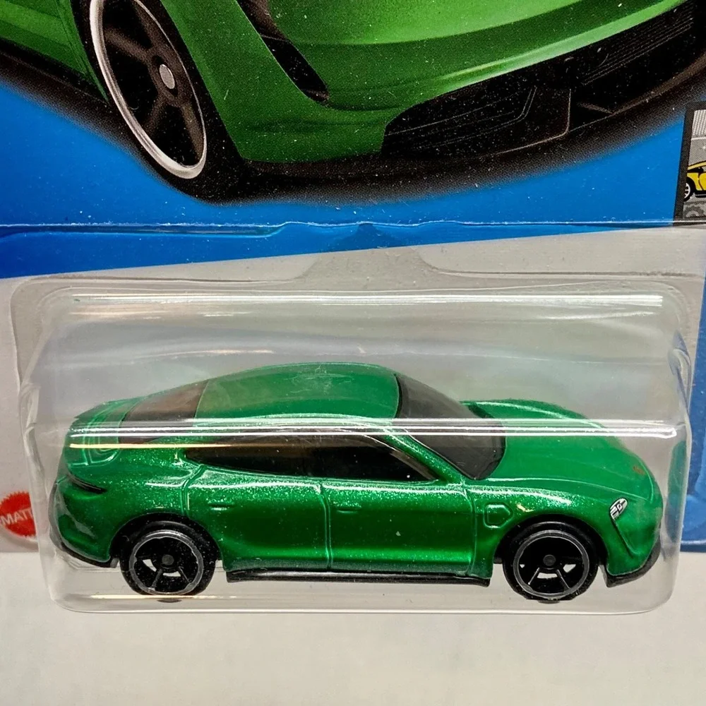 Hot Wheels Porsche Taycan Turbo S 149/250 Factory Fresh 4/5‎ Green Die-cast 1:64